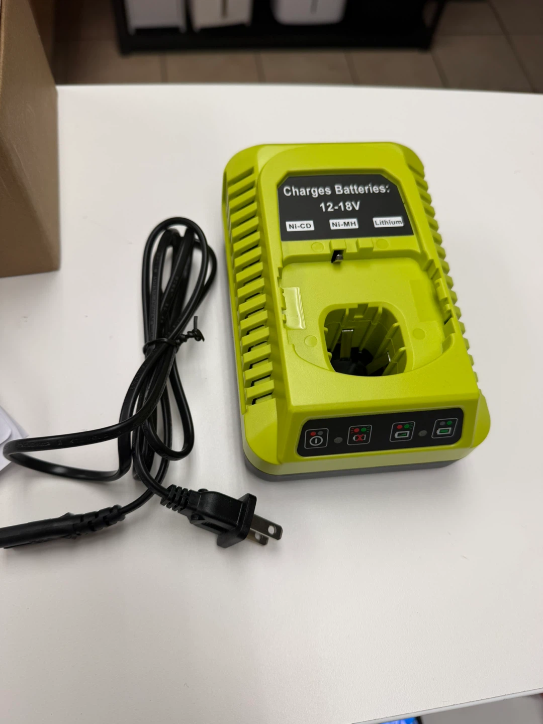 Ryobi 12-18V Battery Charger - Model 140173004 - photo 2