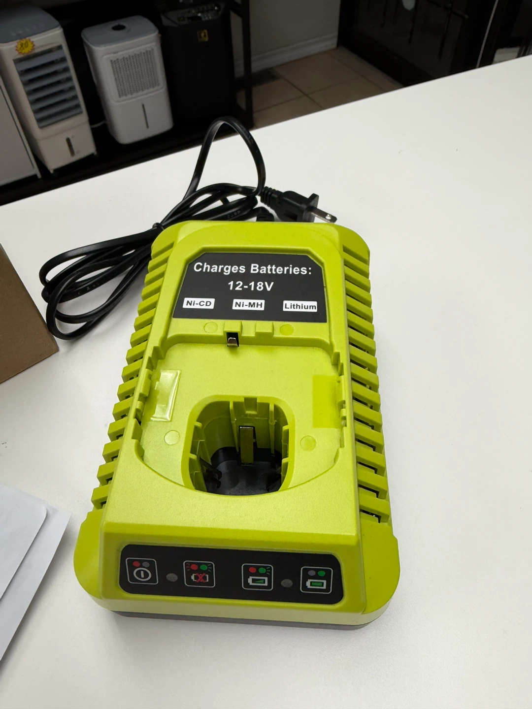 Ryobi 12-18V Battery Charger - Model 140173004 - photo 3