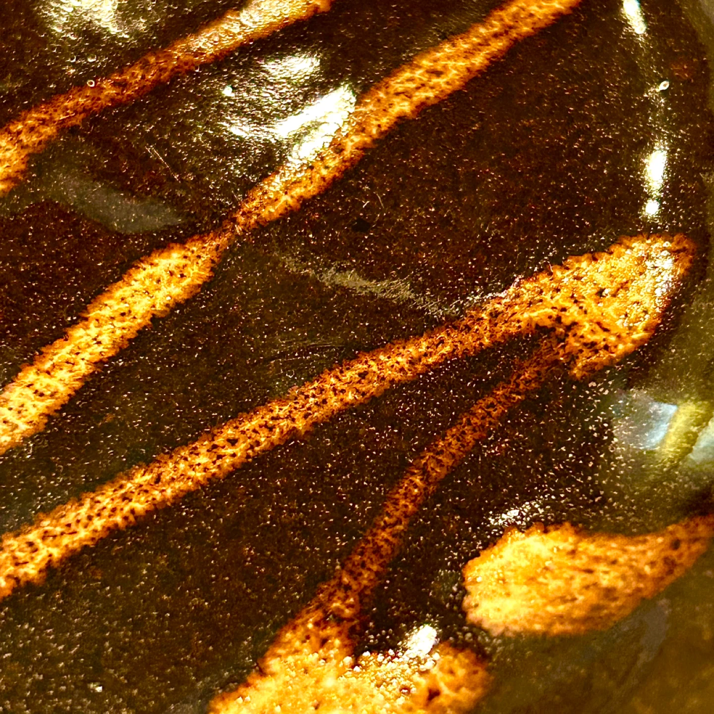 Studio Pottery Charger Plate, Black Glaze & Ochre Slip, CT - photo 5
