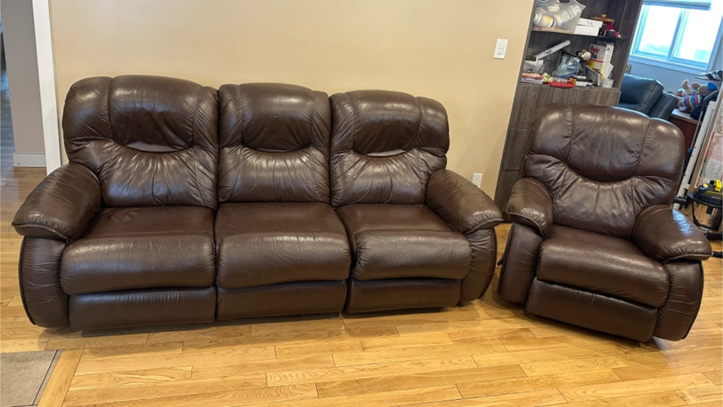 Luxurious LA-Z-BOY Leather Recliner Sofa Set  (CAN DELIVER)