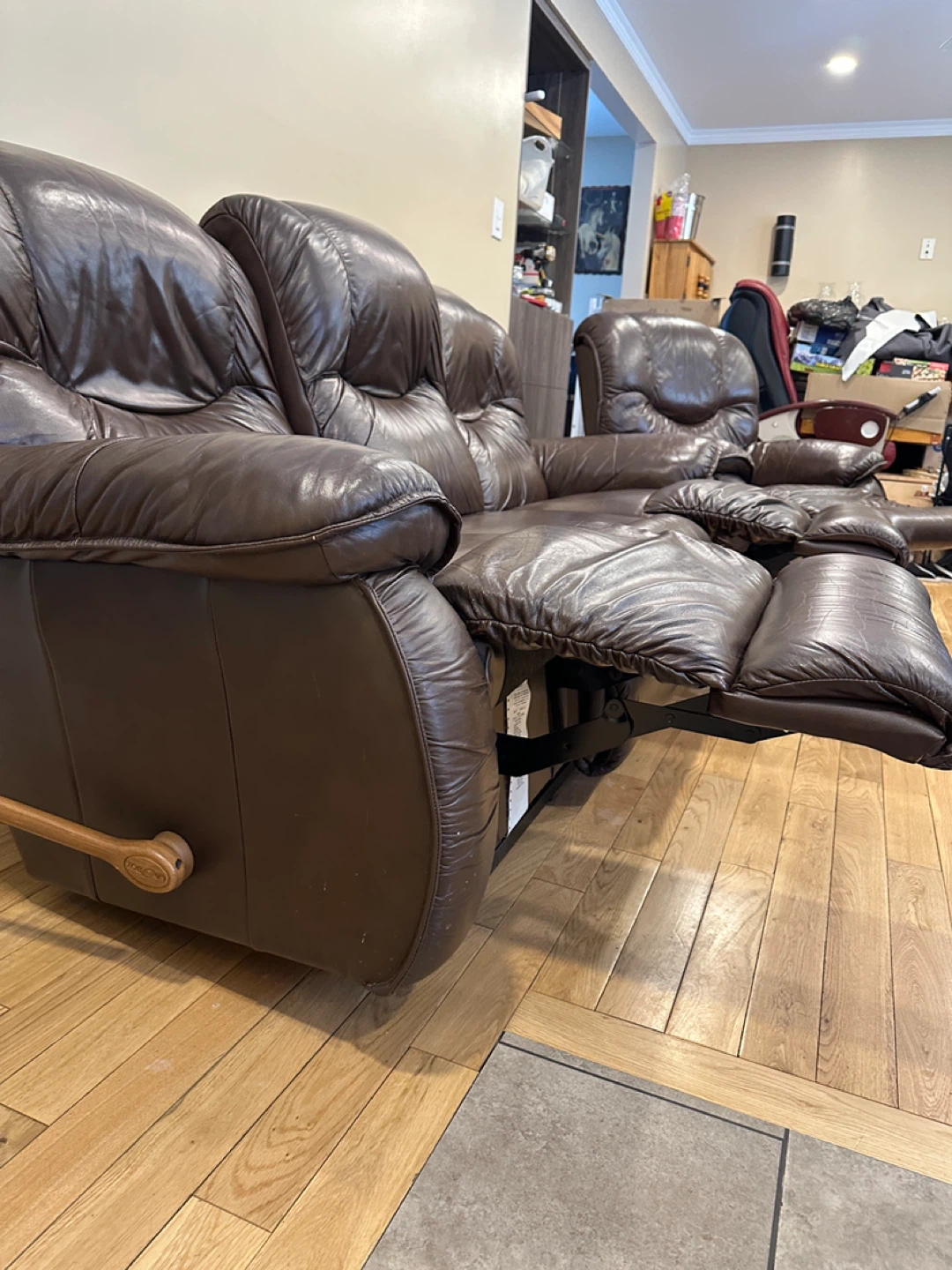 Luxurious LA-Z-BOY Leather Recliner Sofa Set  (CAN DELIVER) - photo 5