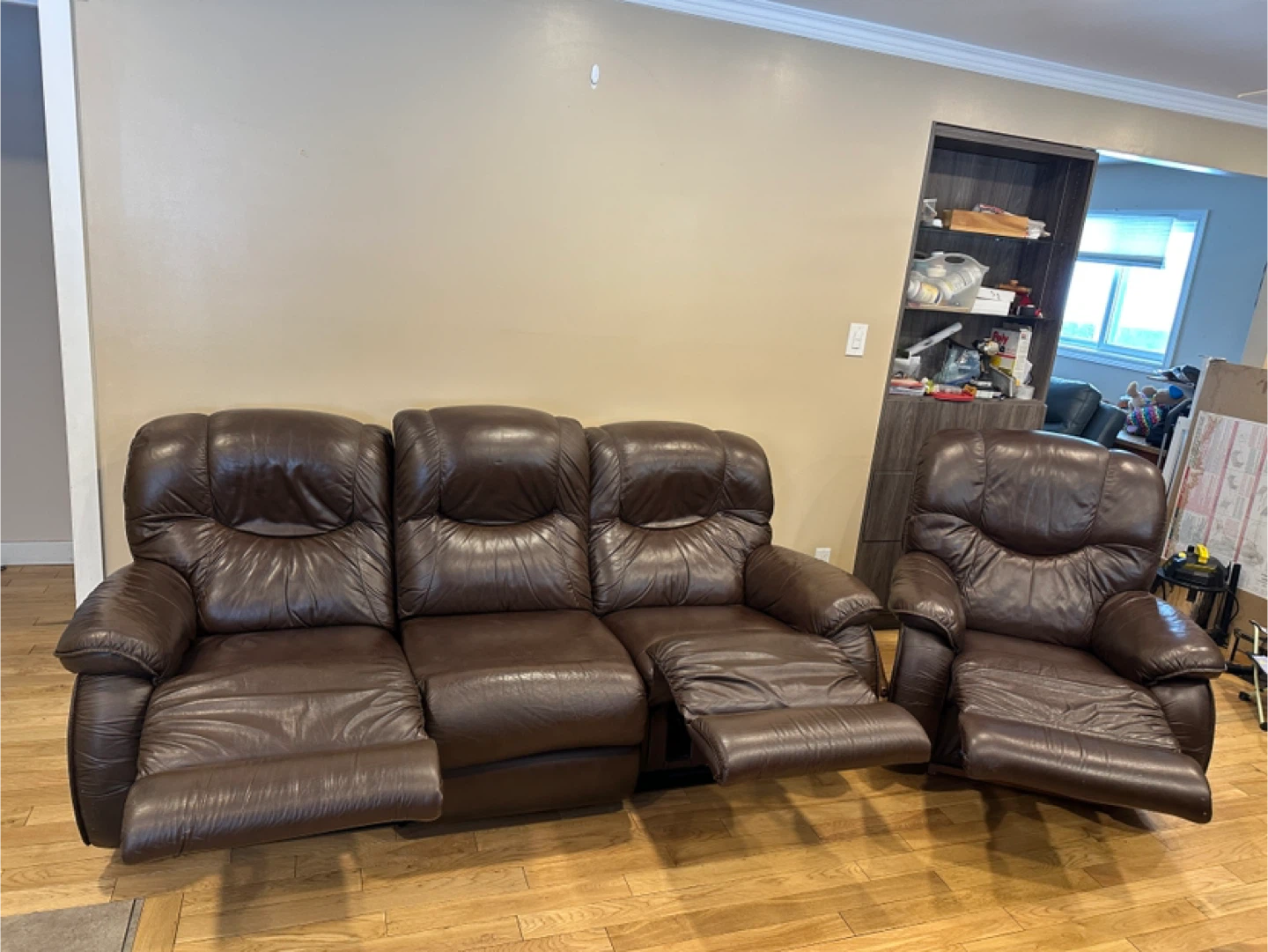 Luxurious LA-Z-BOY Leather Recliner Sofa Set  (CAN DELIVER) - photo 2
