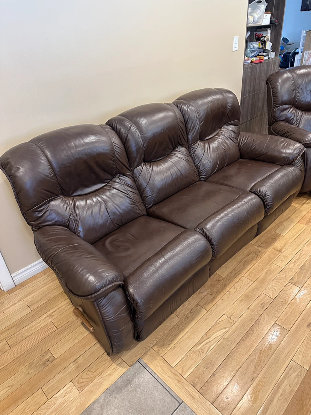 Luxurious LA-Z-BOY Leather Recliner Sofa Set  (CAN DELIVER) - photo 3