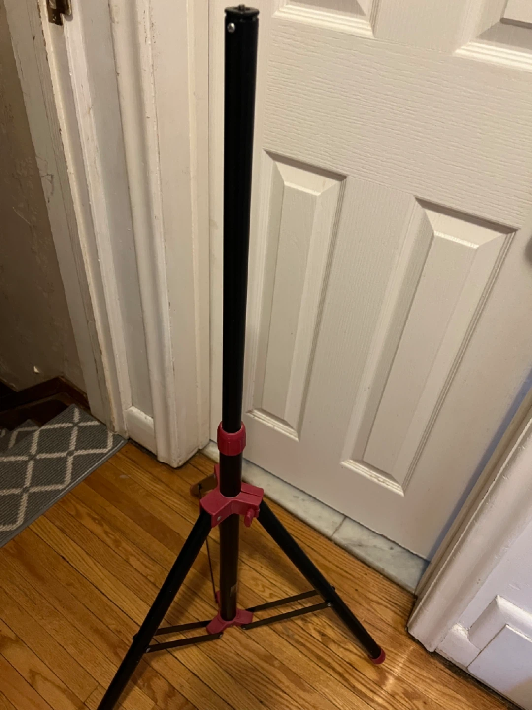 Black and Red Tripod Stand - photo 2