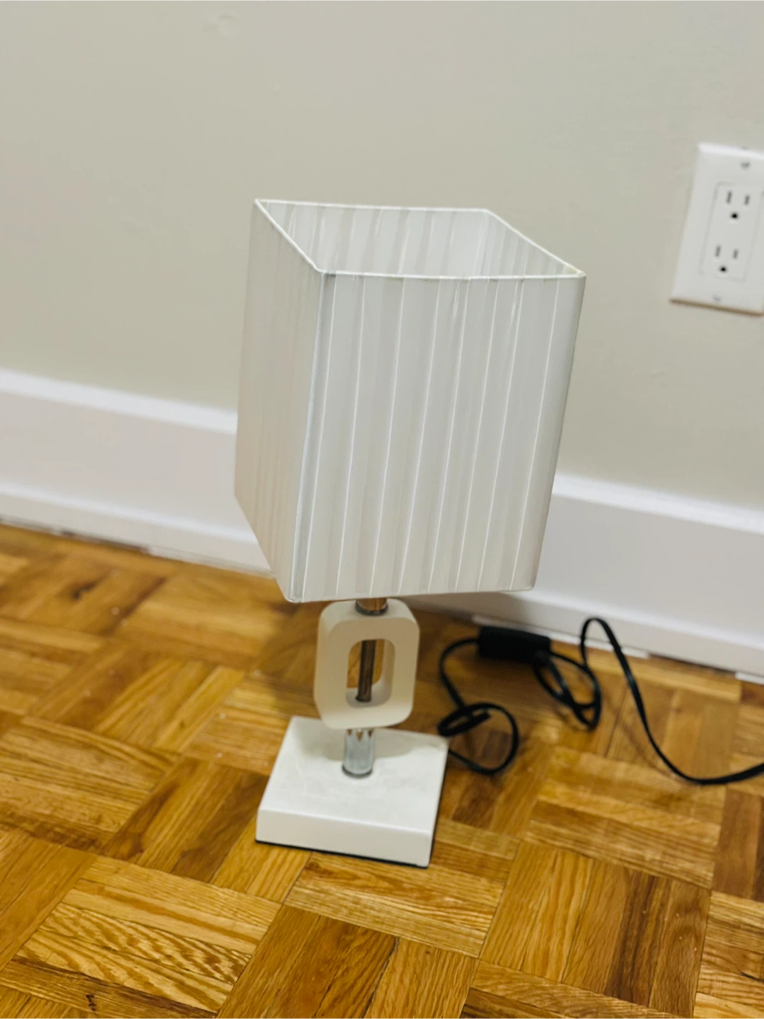 White Square Shade Table Lamp - photo 2