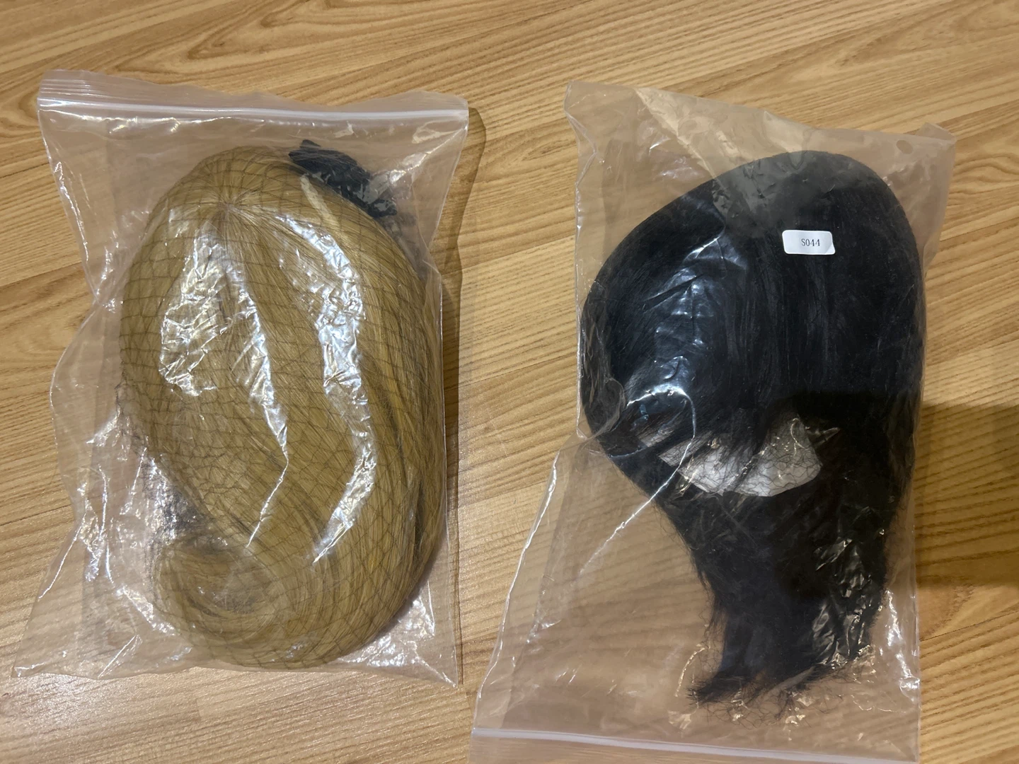 Two cosplay Wigs - Blonde