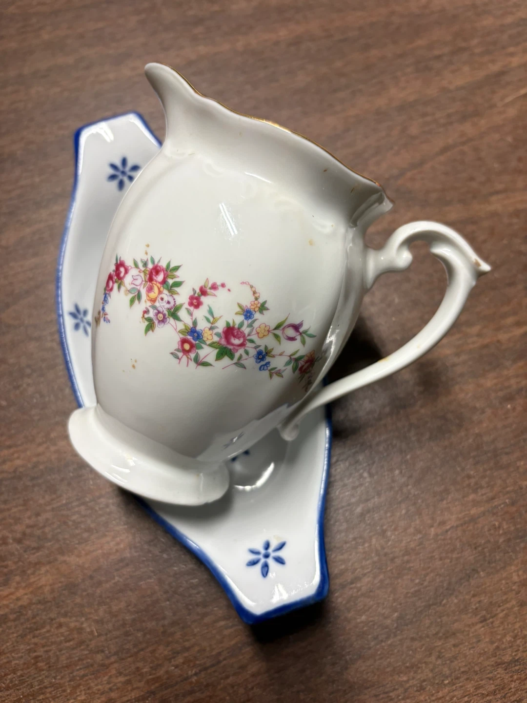 🆓Floral Creamer and Dish Set - photo 3