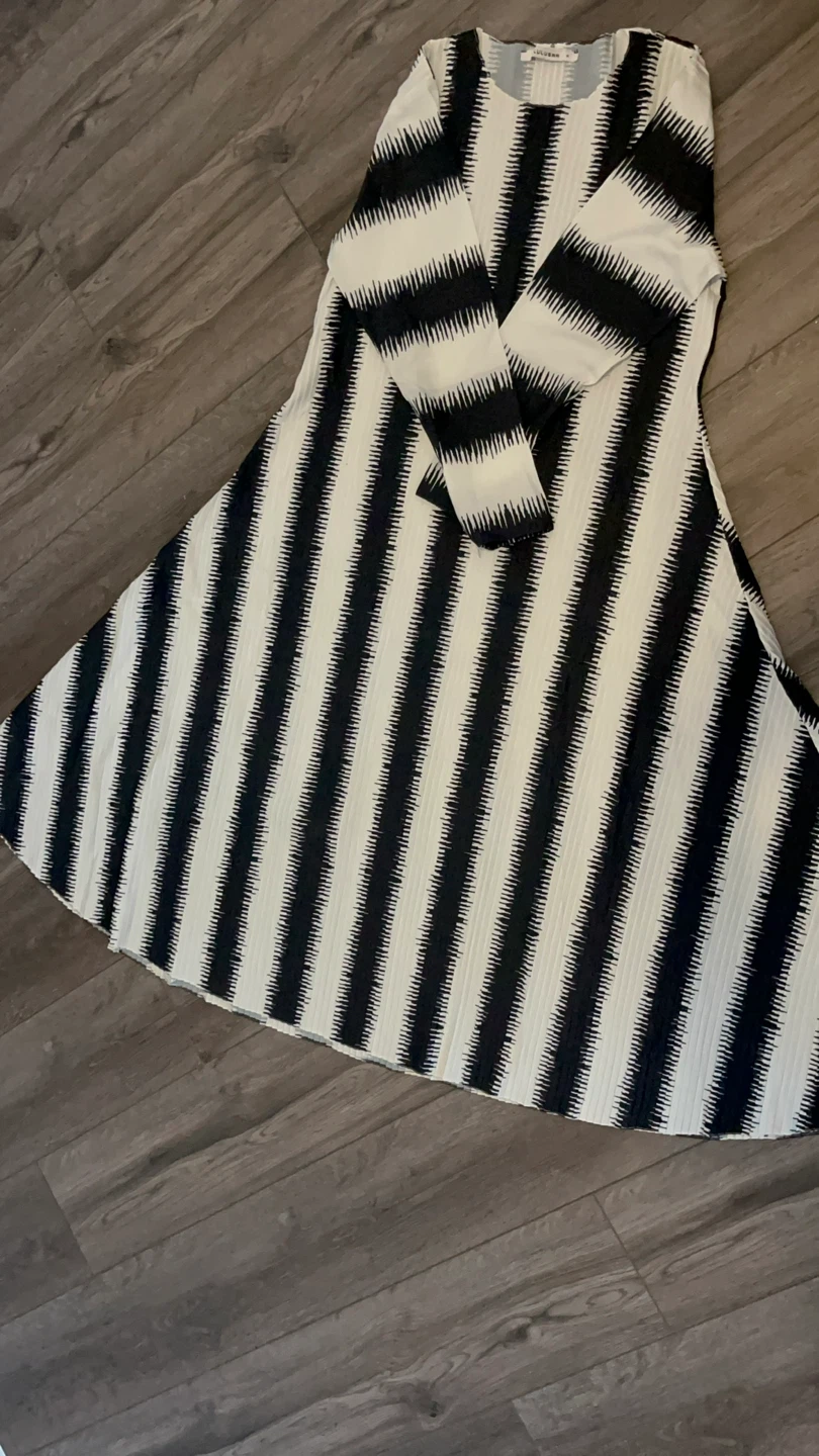 Black & White Striped Long Sleeve Dress - photo 2