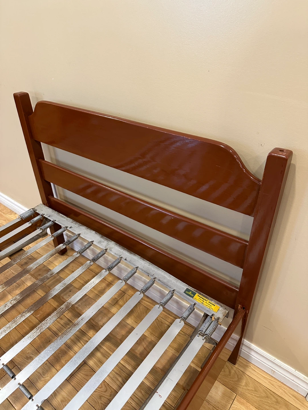 Beautiful Vintage Solid Wood Twin Bed (CAN DELIVER) - photo 4