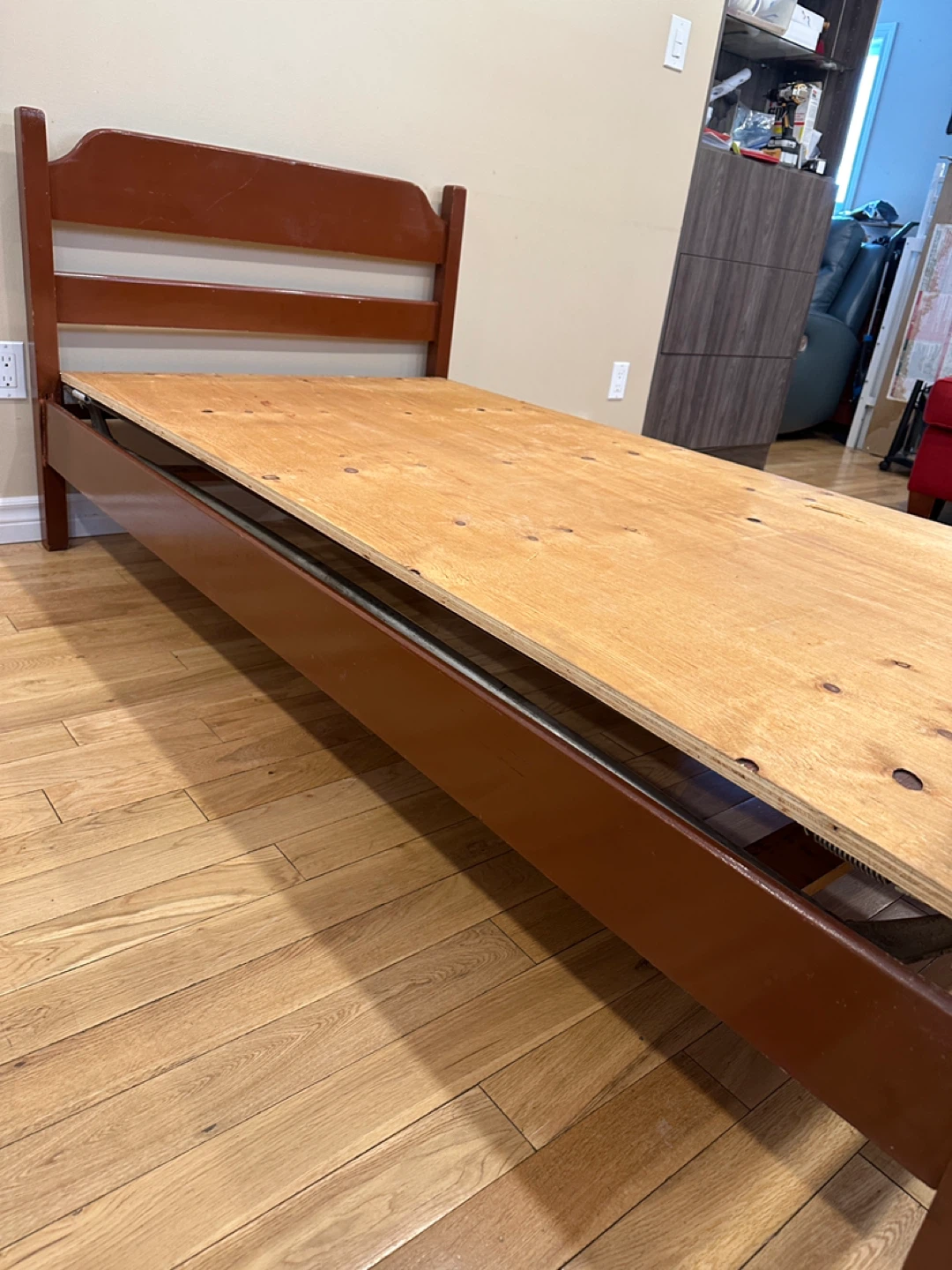 Beautiful Vintage Solid Wood Twin Bed (CAN DELIVER) - photo 3
