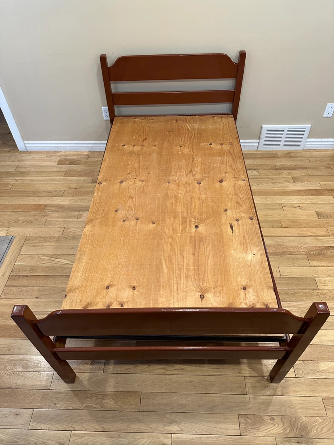 Beautiful Vintage Solid Wood Twin Bed (CAN DELIVER) - photo 2