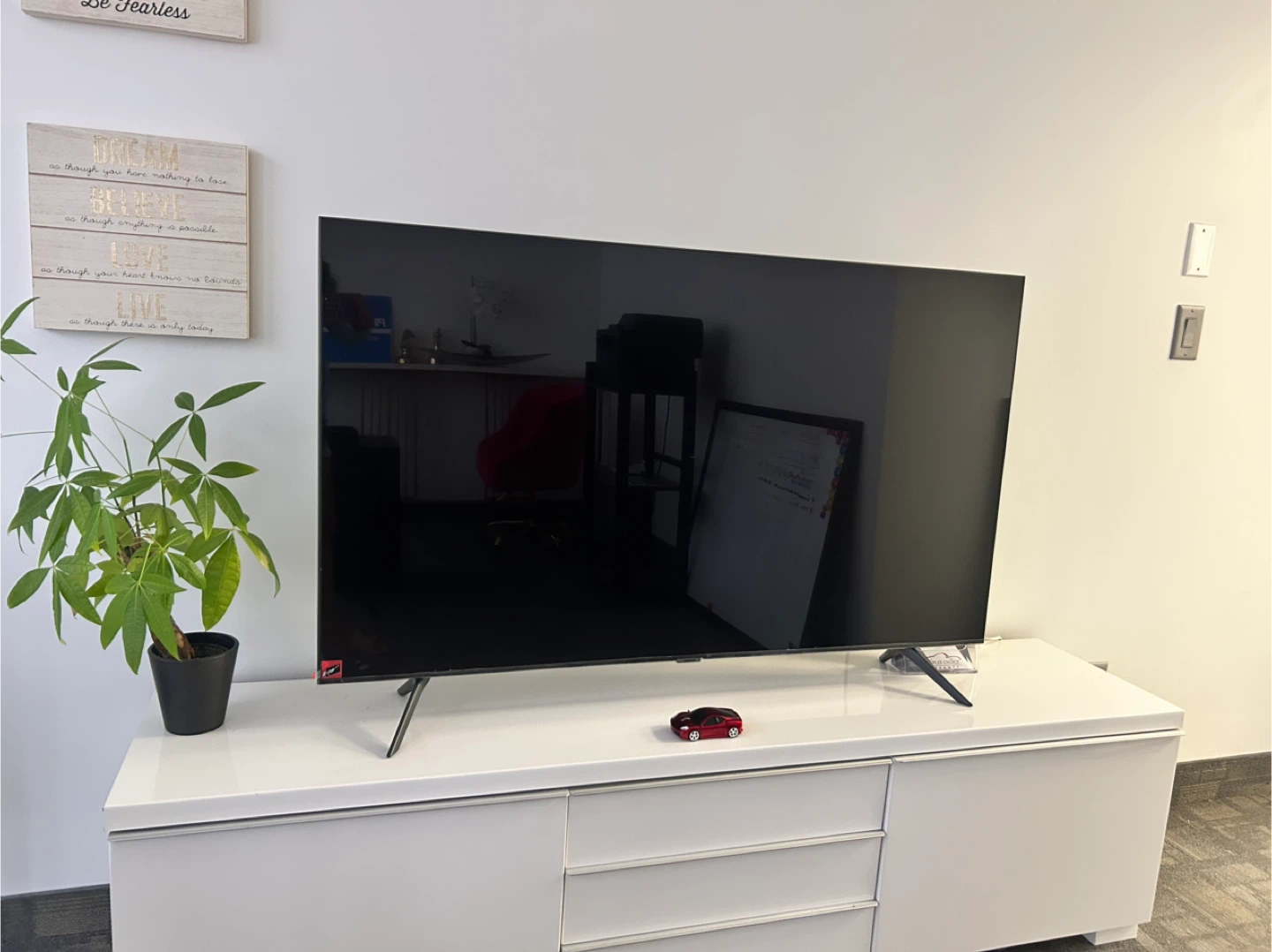 SAMSUNG 55inch SMART TV. LIKE NEW !!