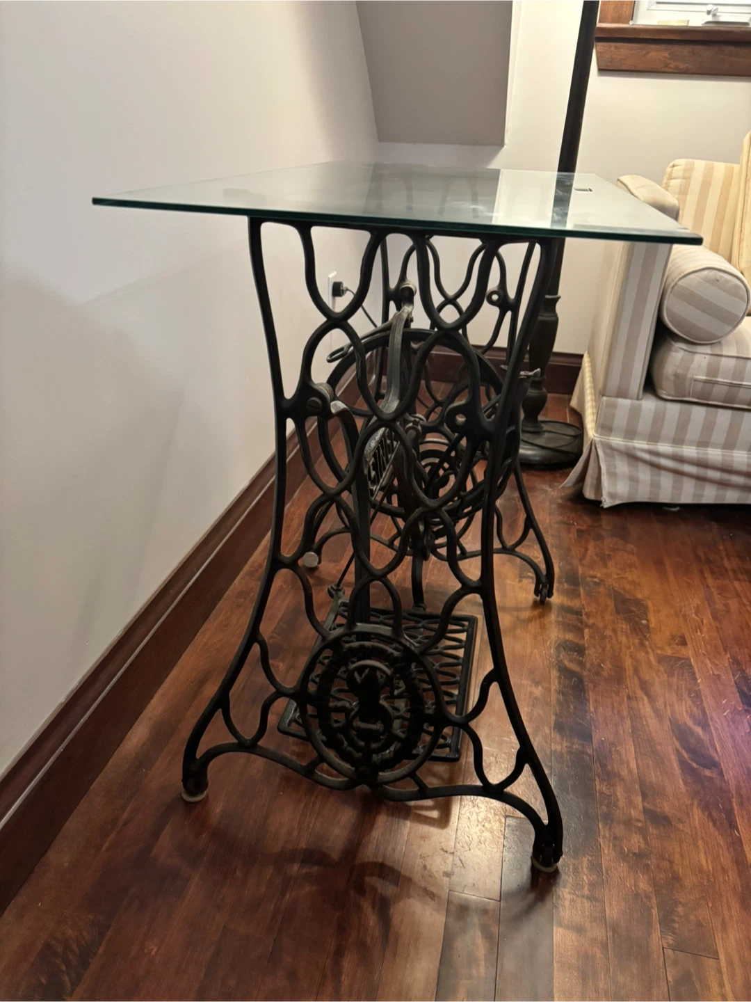 Vintage Singer Cast Iron Sewing Machine Table - photo 2