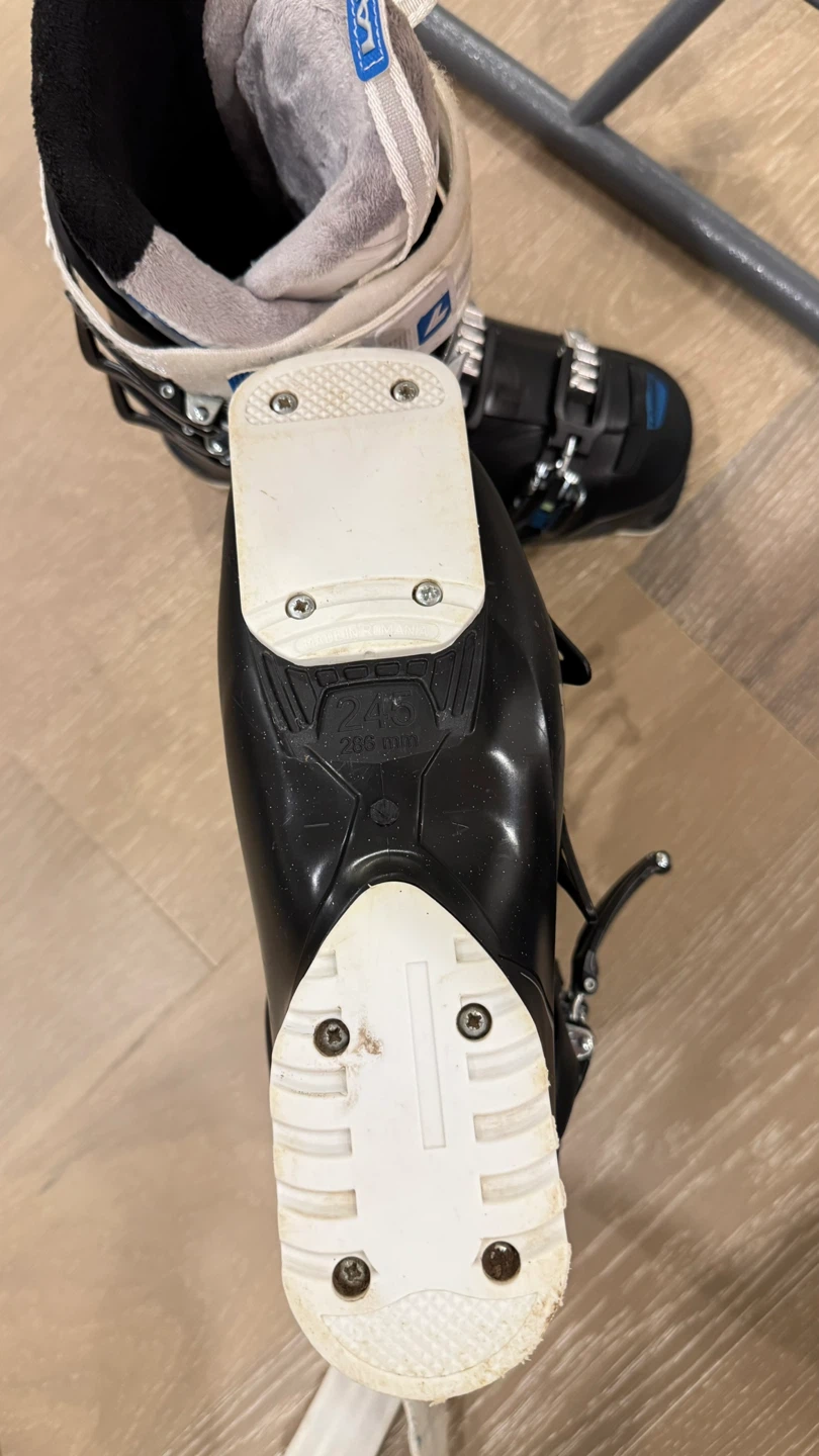 Lange 70 Ski Boots - Size 24.5