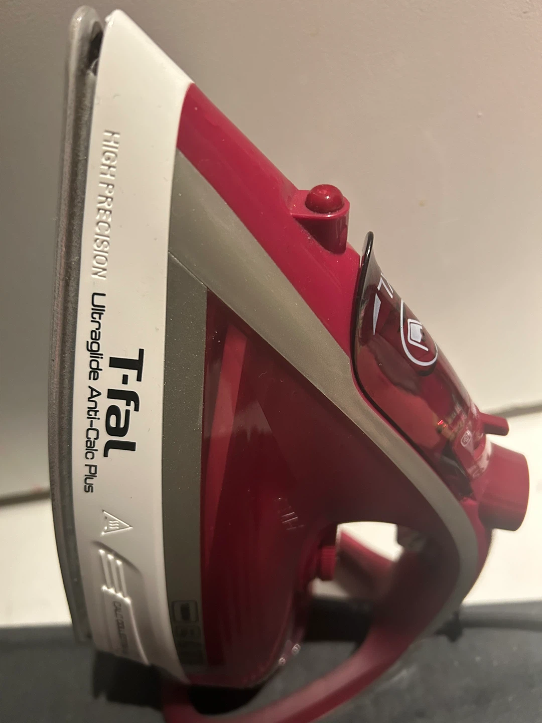 T-fal Ultraglide Plus Steam Iron - photo 3
