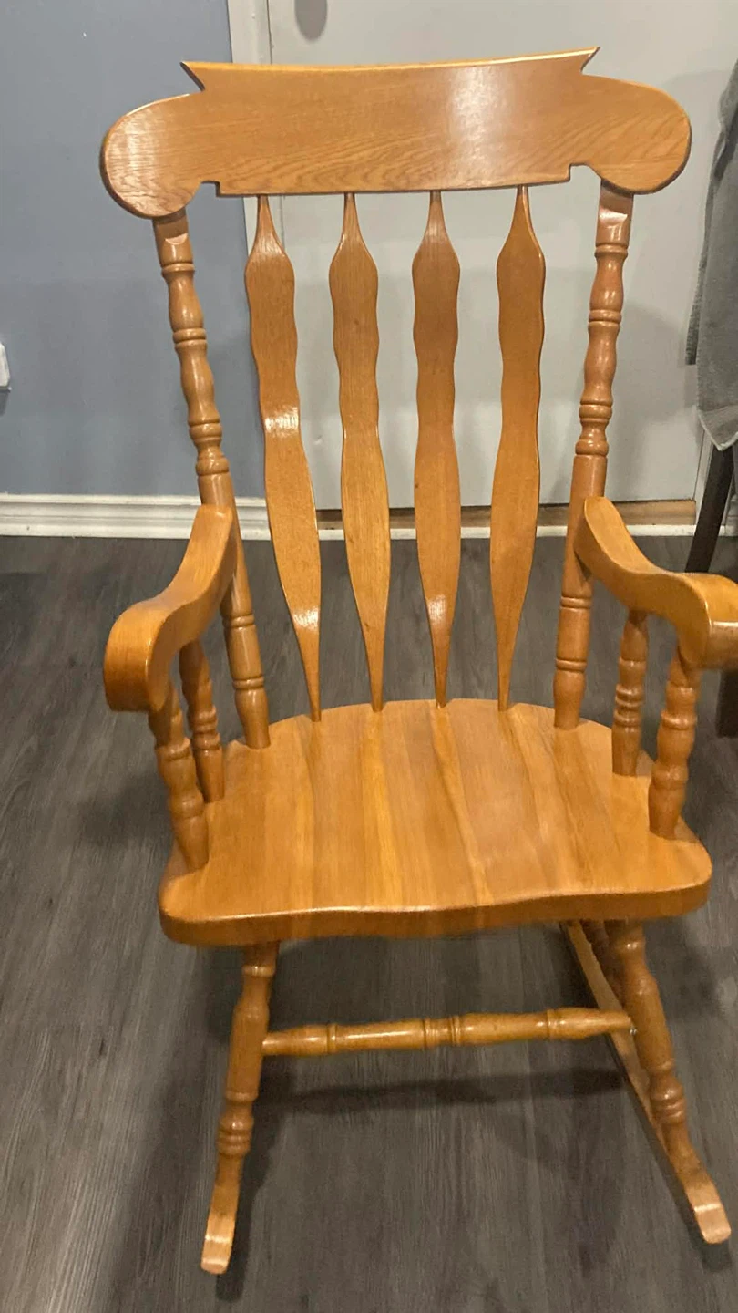 Wooden Rocking Chair - Great Condition - photo 2