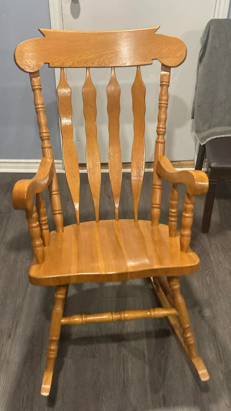 Wooden Rocking Chair - Great Condition - photo 3