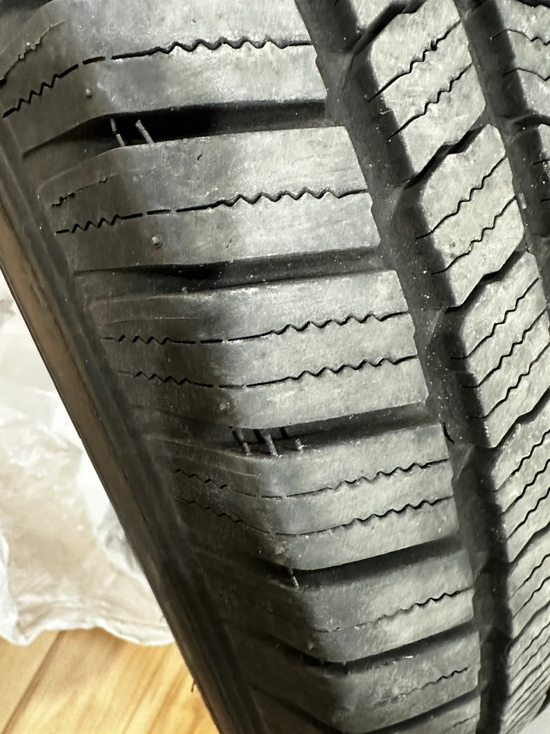 Michelin 4 all season tires 245/70R16 - photo 5