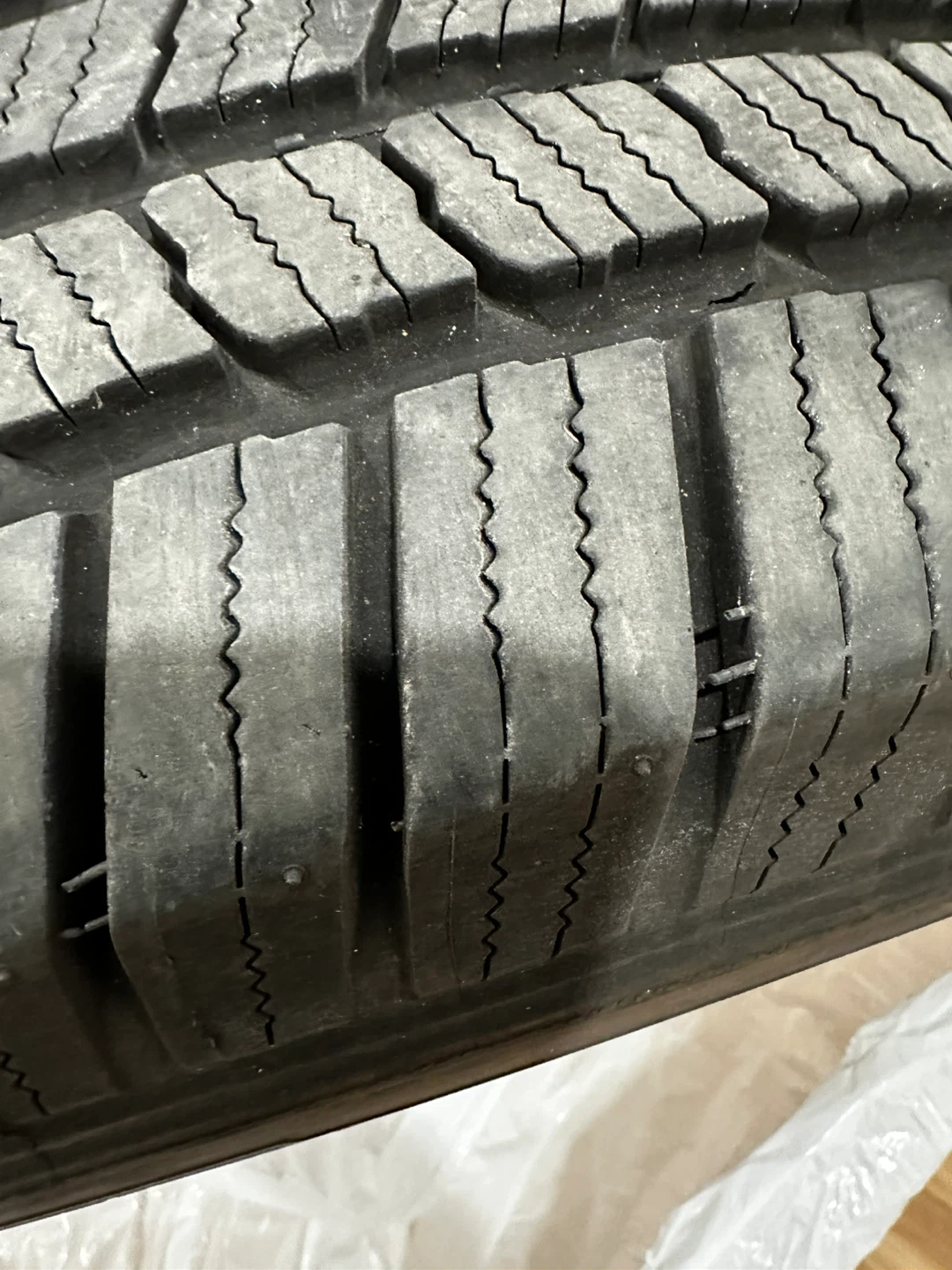 Michelin 4 all season tires 245/70R16 - photo 2