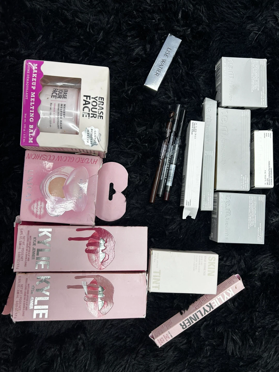 Perfumes Makeup and More - photo 3
