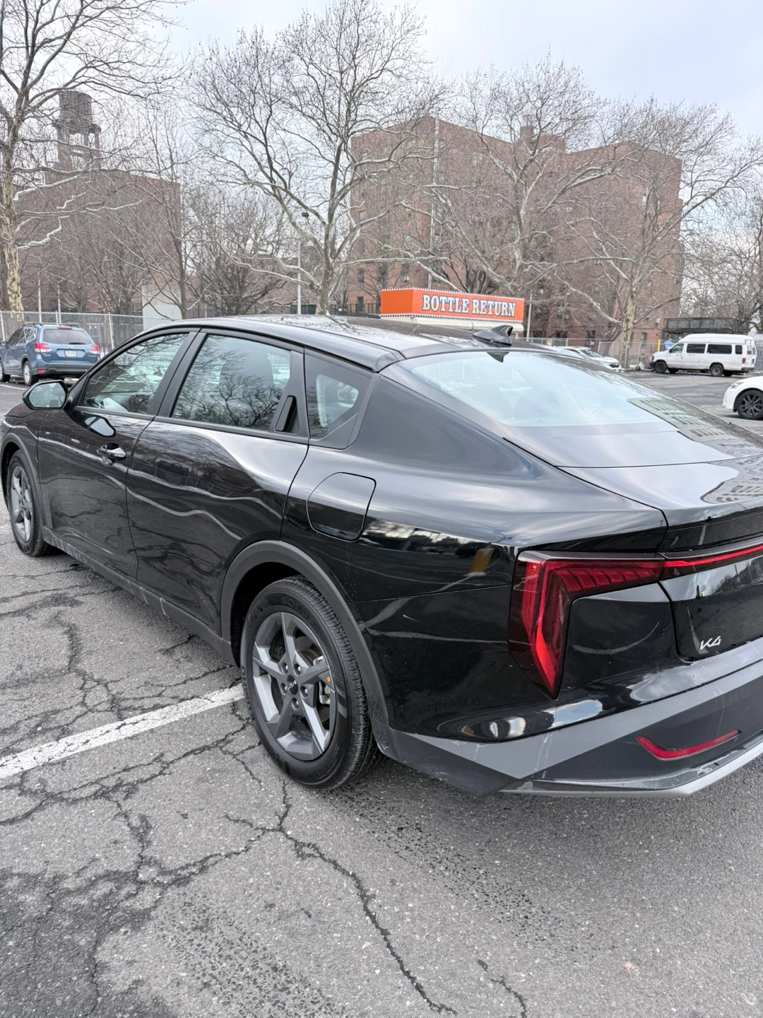 Black Kia K4 - photo 4