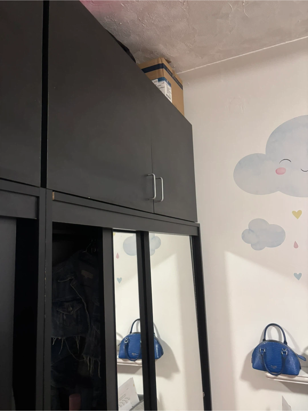 Wardrobe / Closet