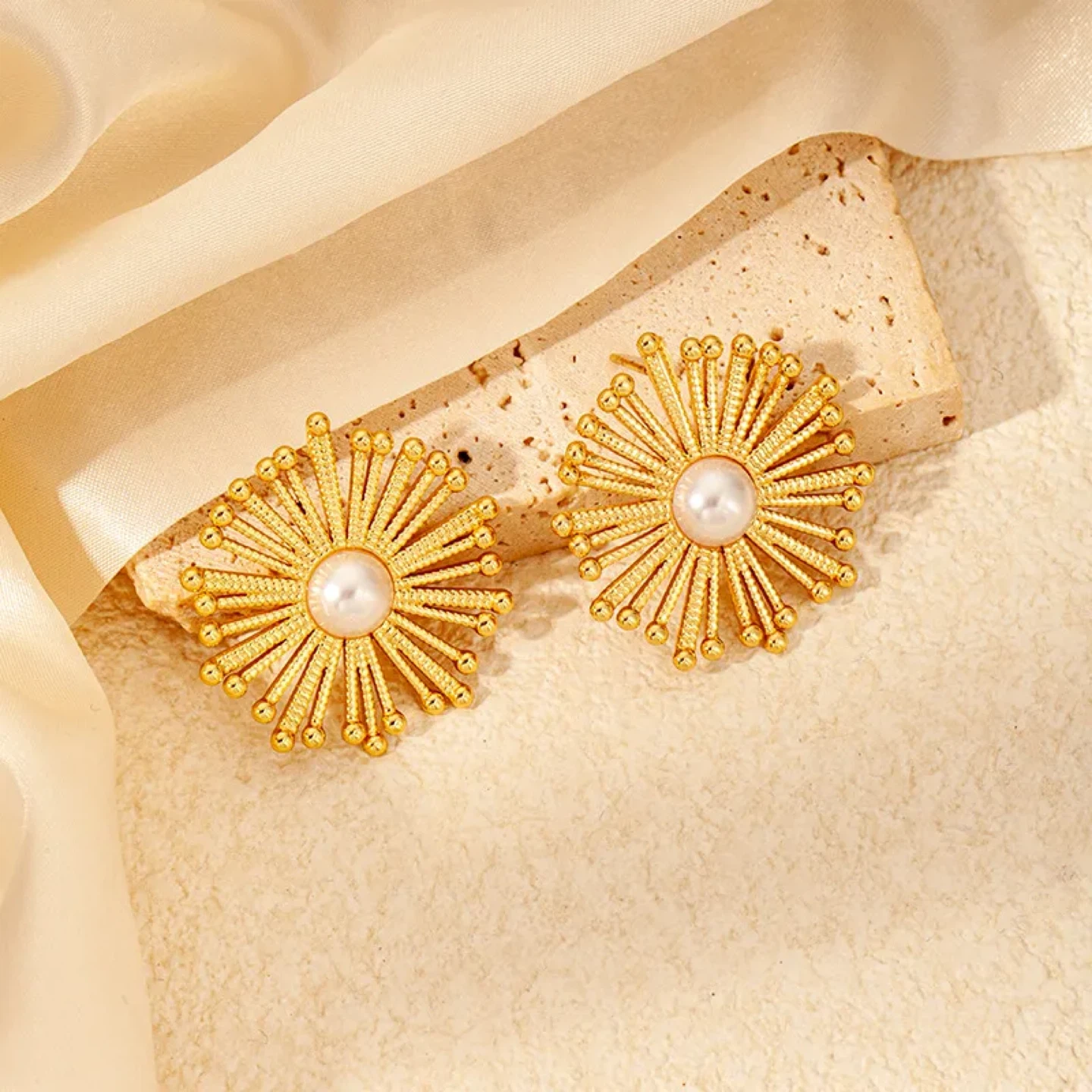 Lumi Pearl Earrings