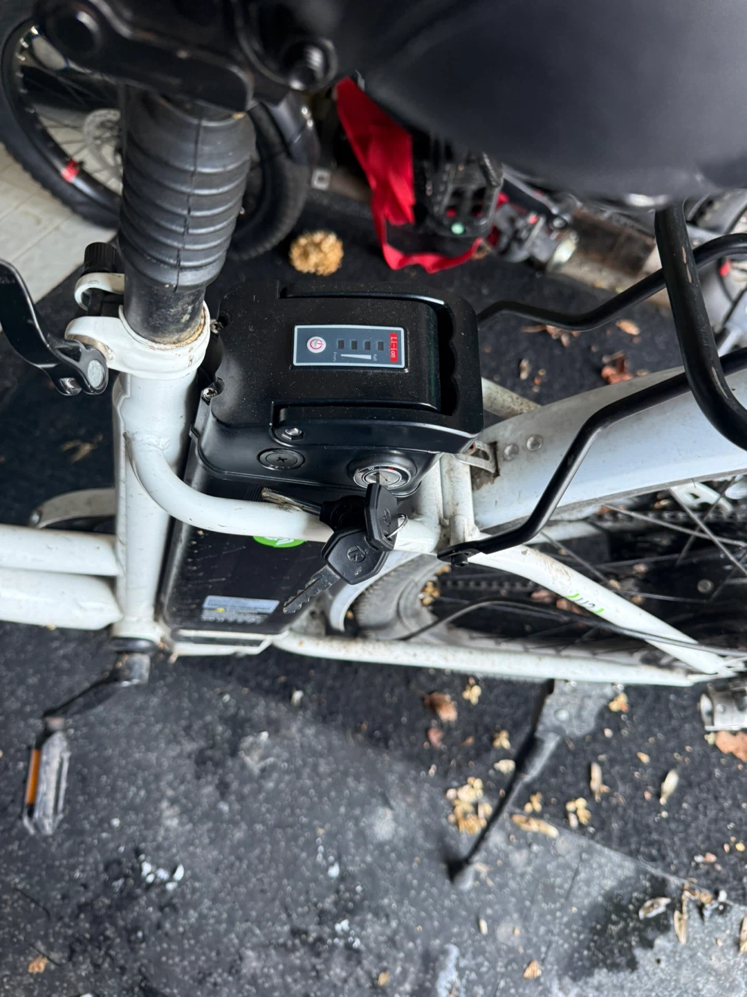 RadCity Step-Thru Electric Bike+ spare battery - photo 4