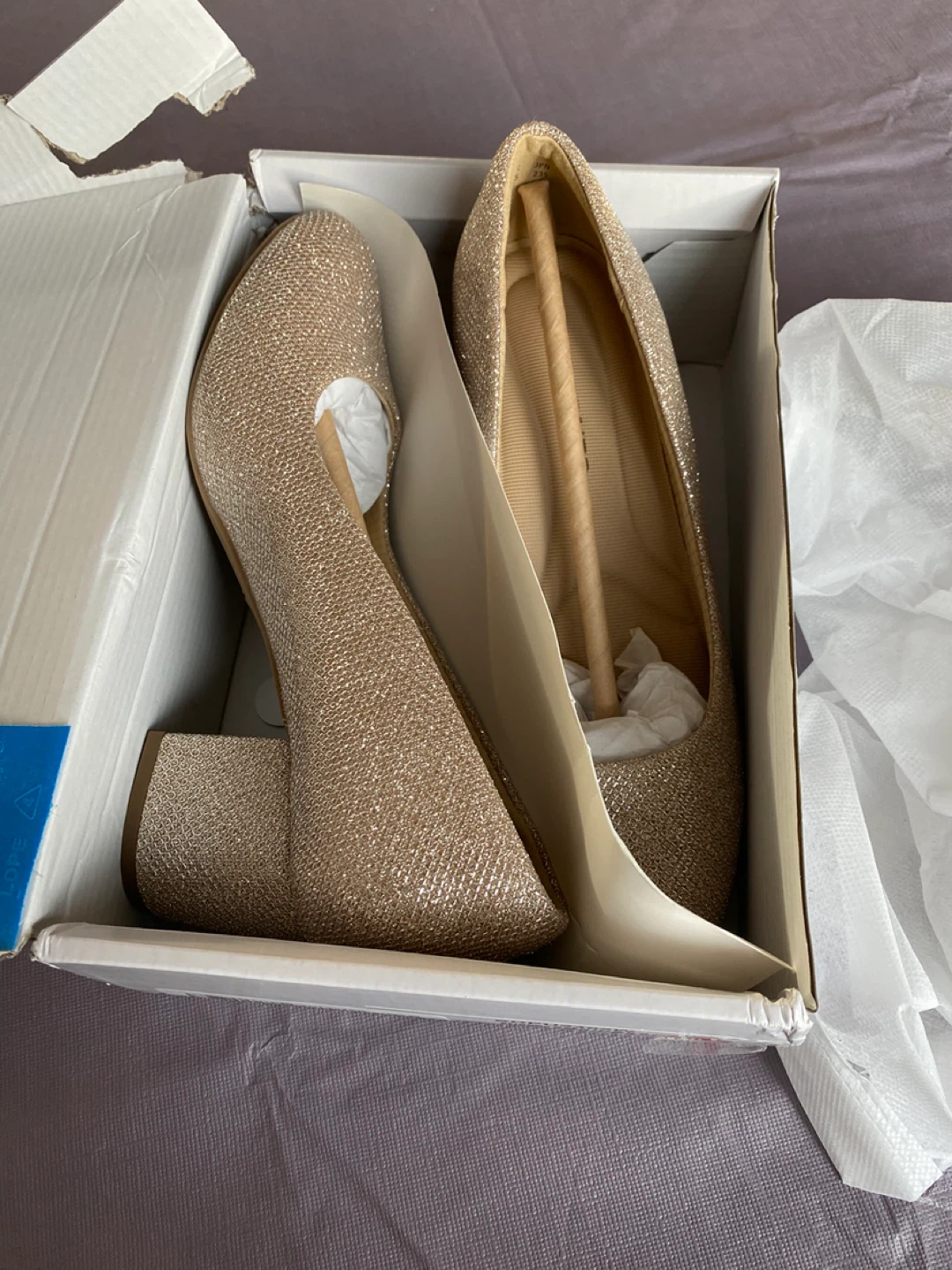 Dream Pairs Gold Glitter Flats - Size 6.5