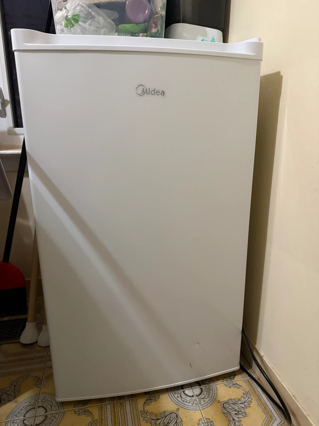 Midea Compact Mini Fridge - White - photo 3