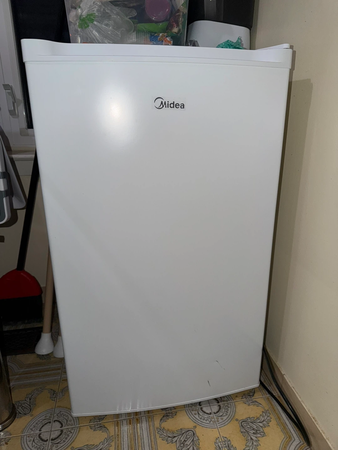Midea Compact Mini Fridge - White