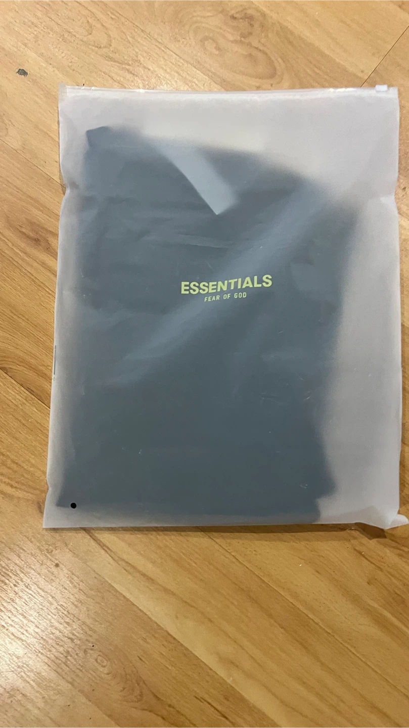 New ESSENTIALS Fear of God Black T-Shirt - Size L