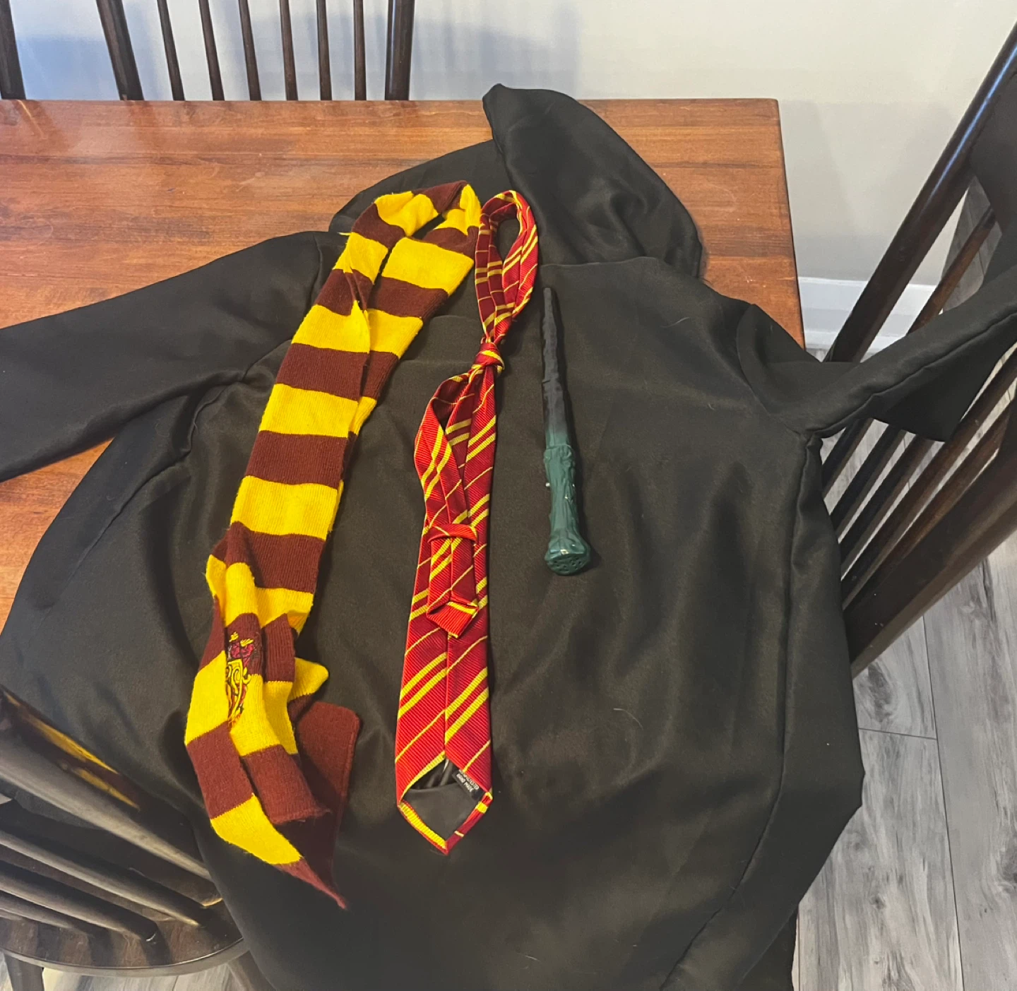 Harry Potter Gryffindor Robe, Scarf & Tie - photo 2