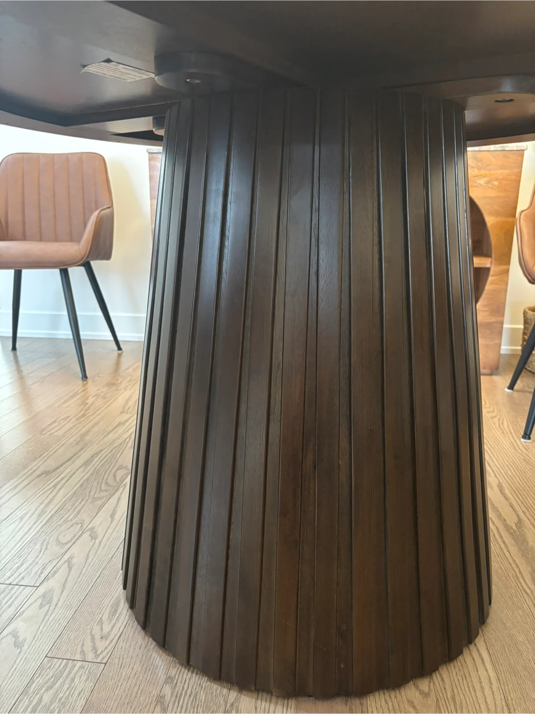Round Dining Table - Dark Wood - photo 3