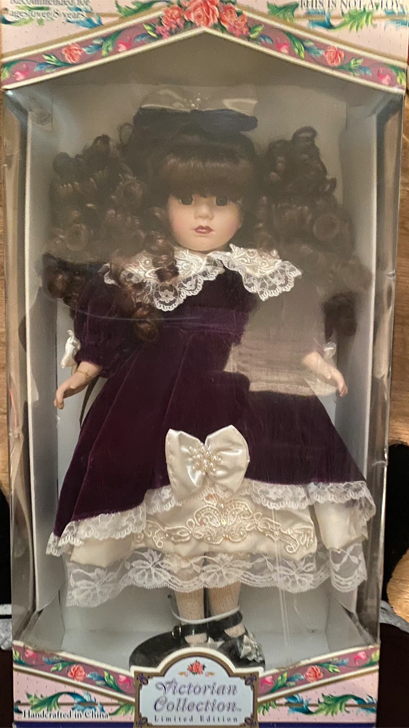 Victorian Collection Limited Edition Doll - photo 2