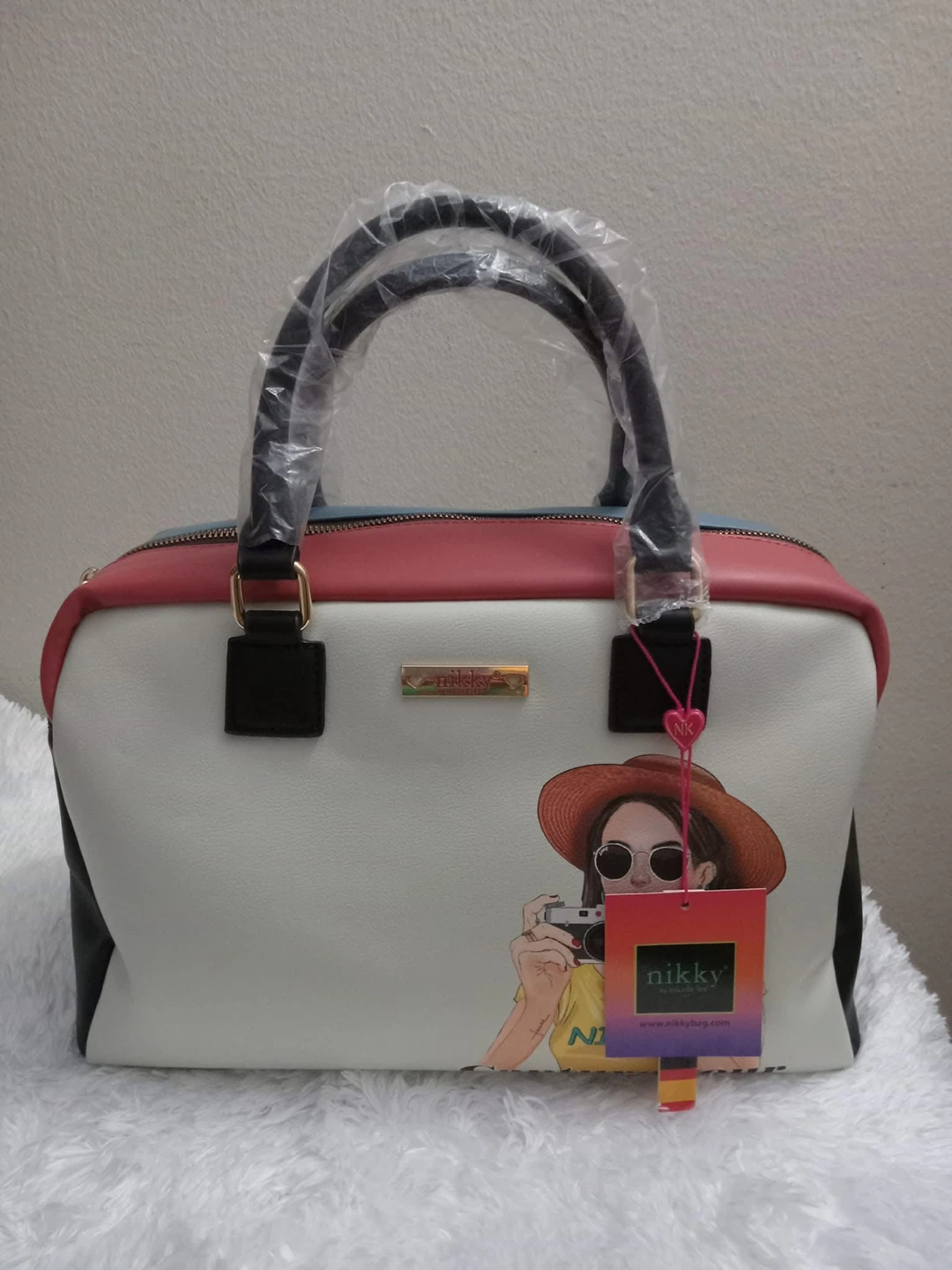 Nikky Handbag - Stylish and Roomy!