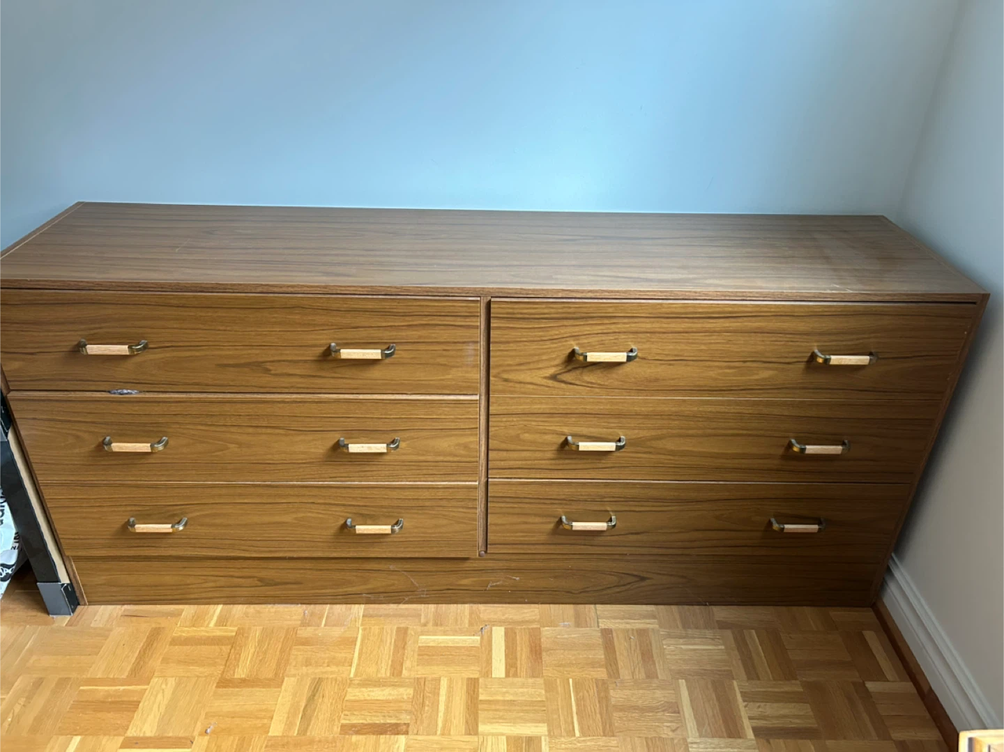 🥕Preowned Minor Scratch Wooden Dresser w/ 6 Drawers pick up only