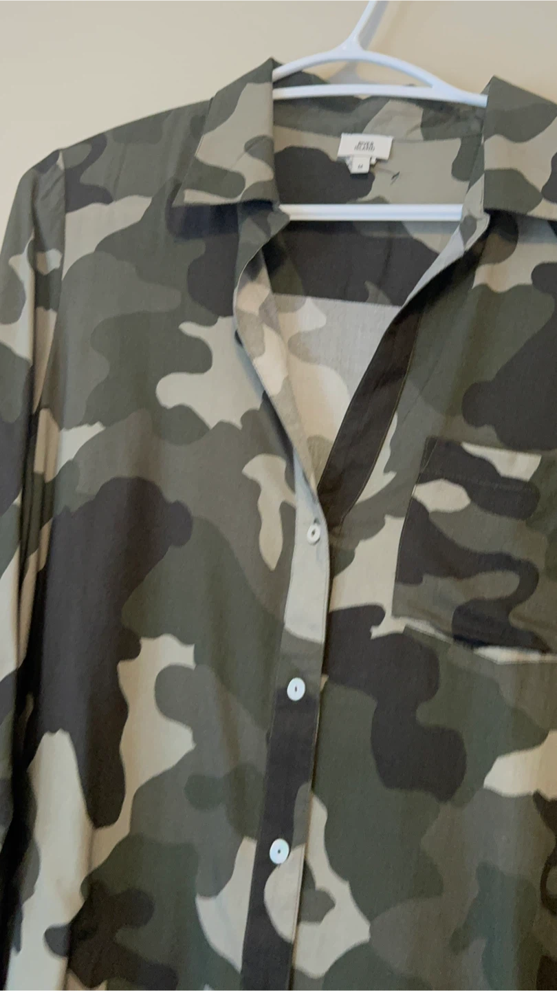 River Island Camo Print Shirt - Size M - photo 2