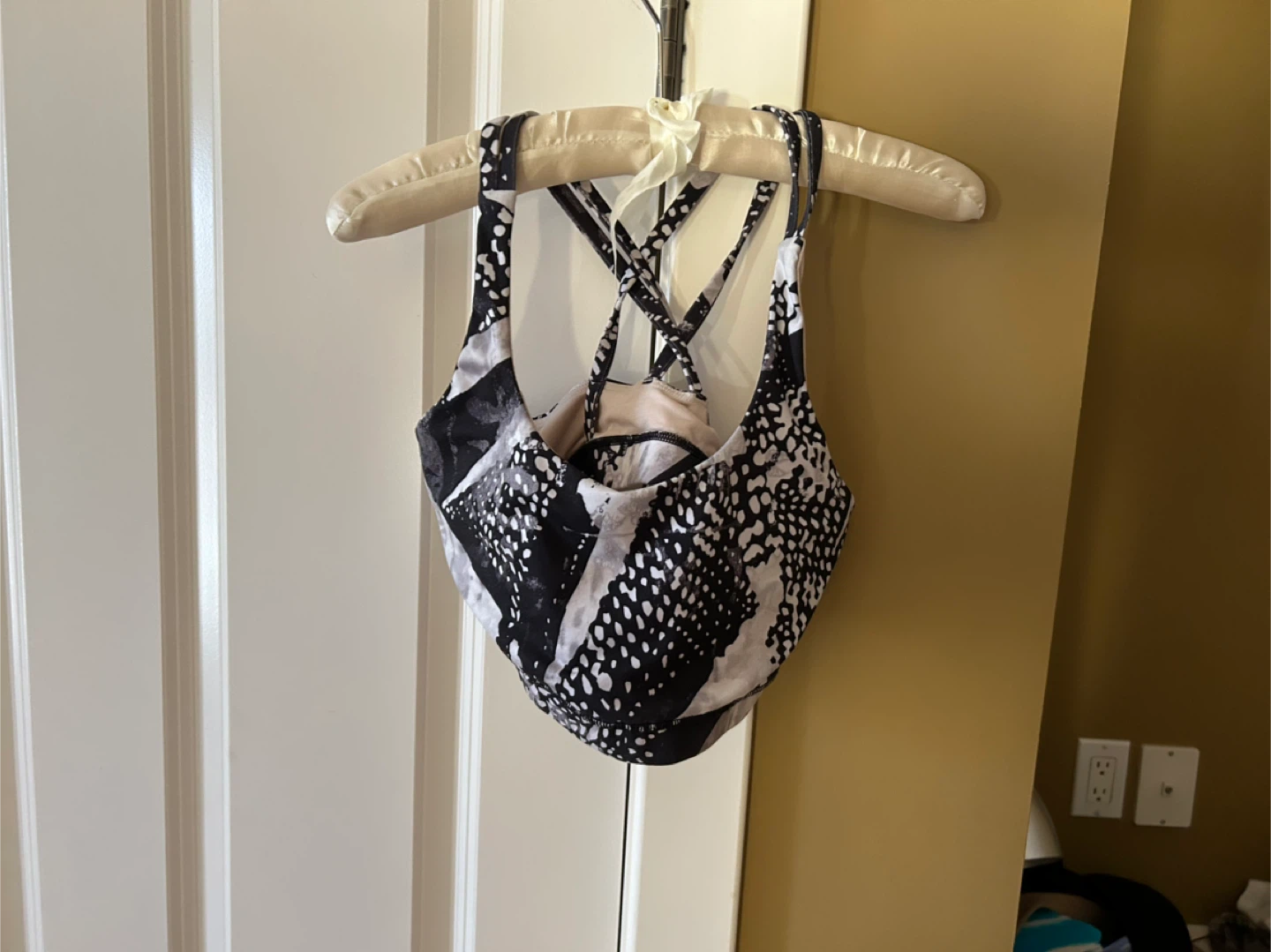 Lululemon Sports Bra Black/White