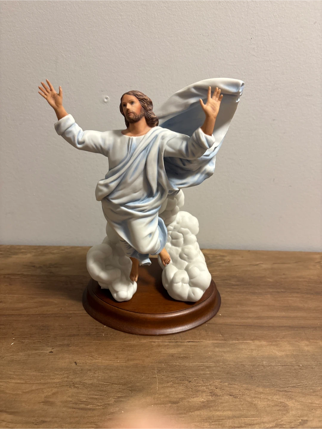 Franklin-Mint Fine porcelain, Jesus Figurine on the Clouds