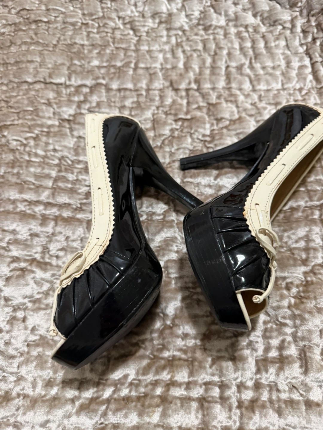Michael Kors Black & Cream Heels - photo 3