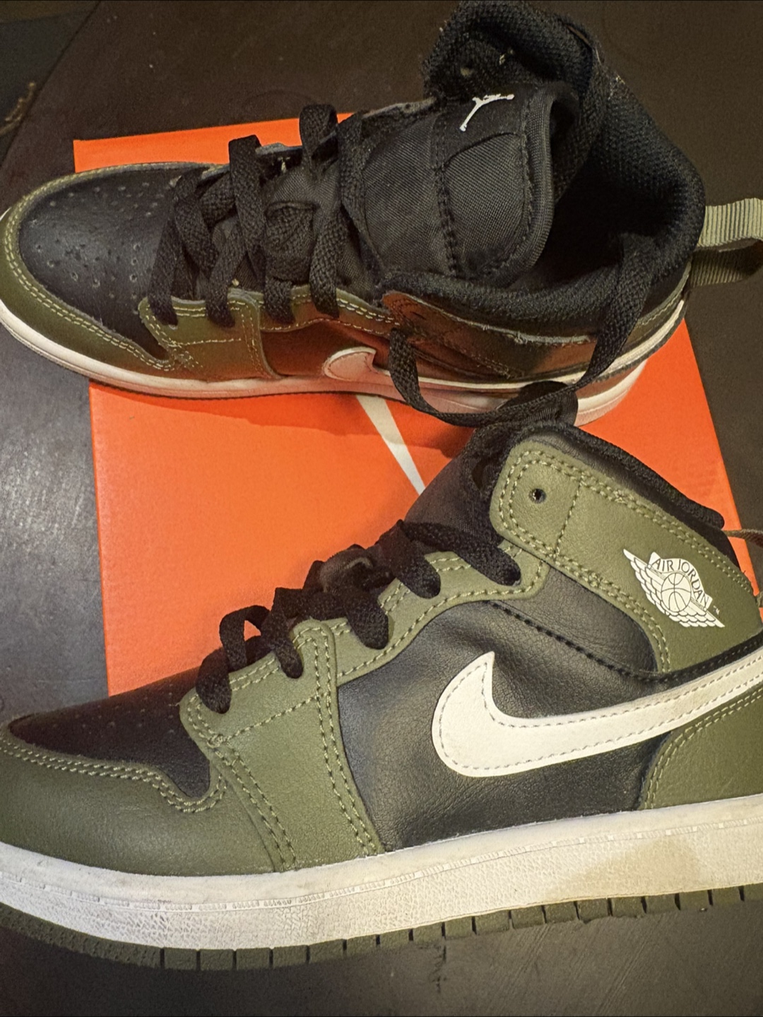 Air Jordan 1 Mid Olive Aura Size US 1.5Y - photo 3