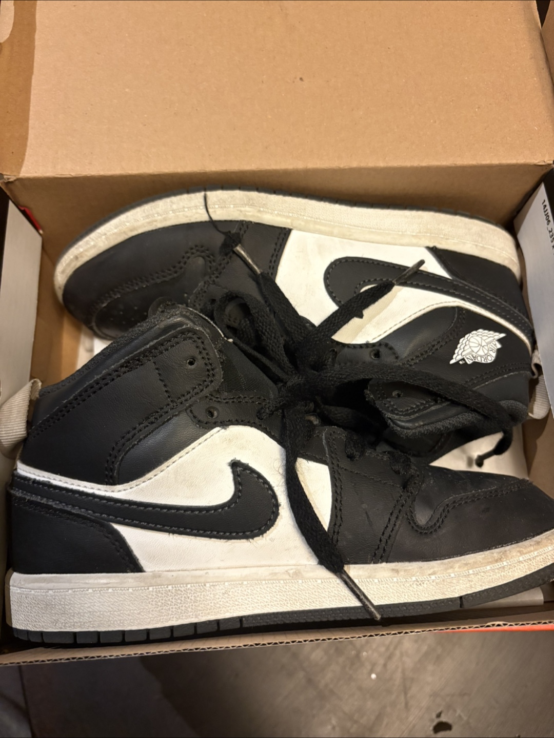 Jordan 1 Mid Black White Size US 1.5Y