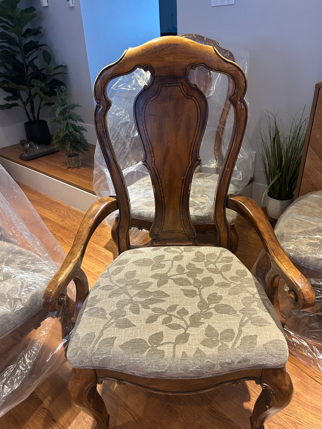 8 Wood Dining Room Chairs - photo 2
