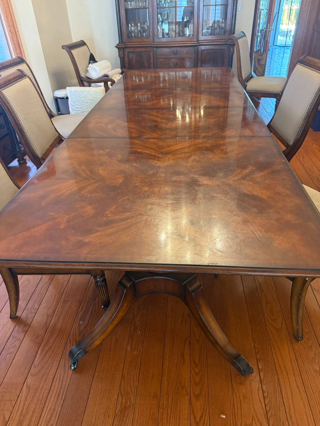Hickory White Mahogany/ Walnut Burl Dining Table with 8 Chairs - photo 3