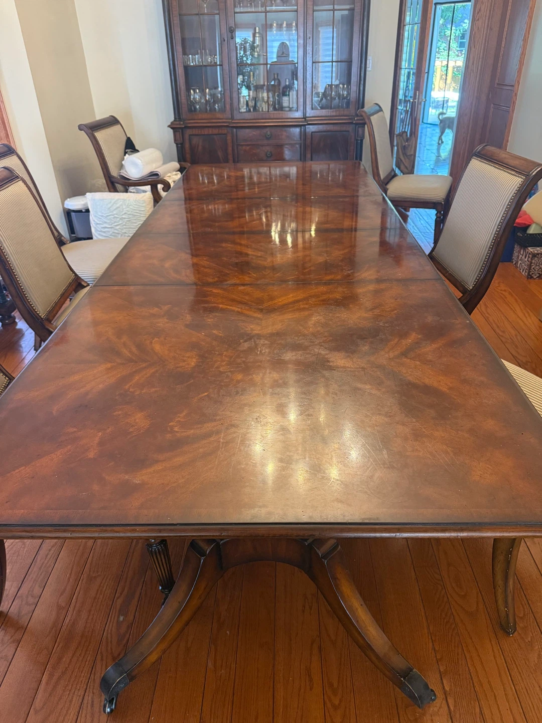 Hickory White Mahogany/ Walnut Burl Dining Table with 8 Chairs