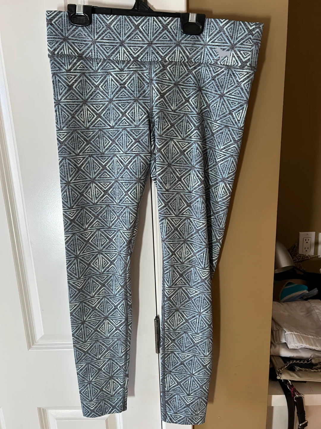 🥕PINK Yoga Leggings - Size M