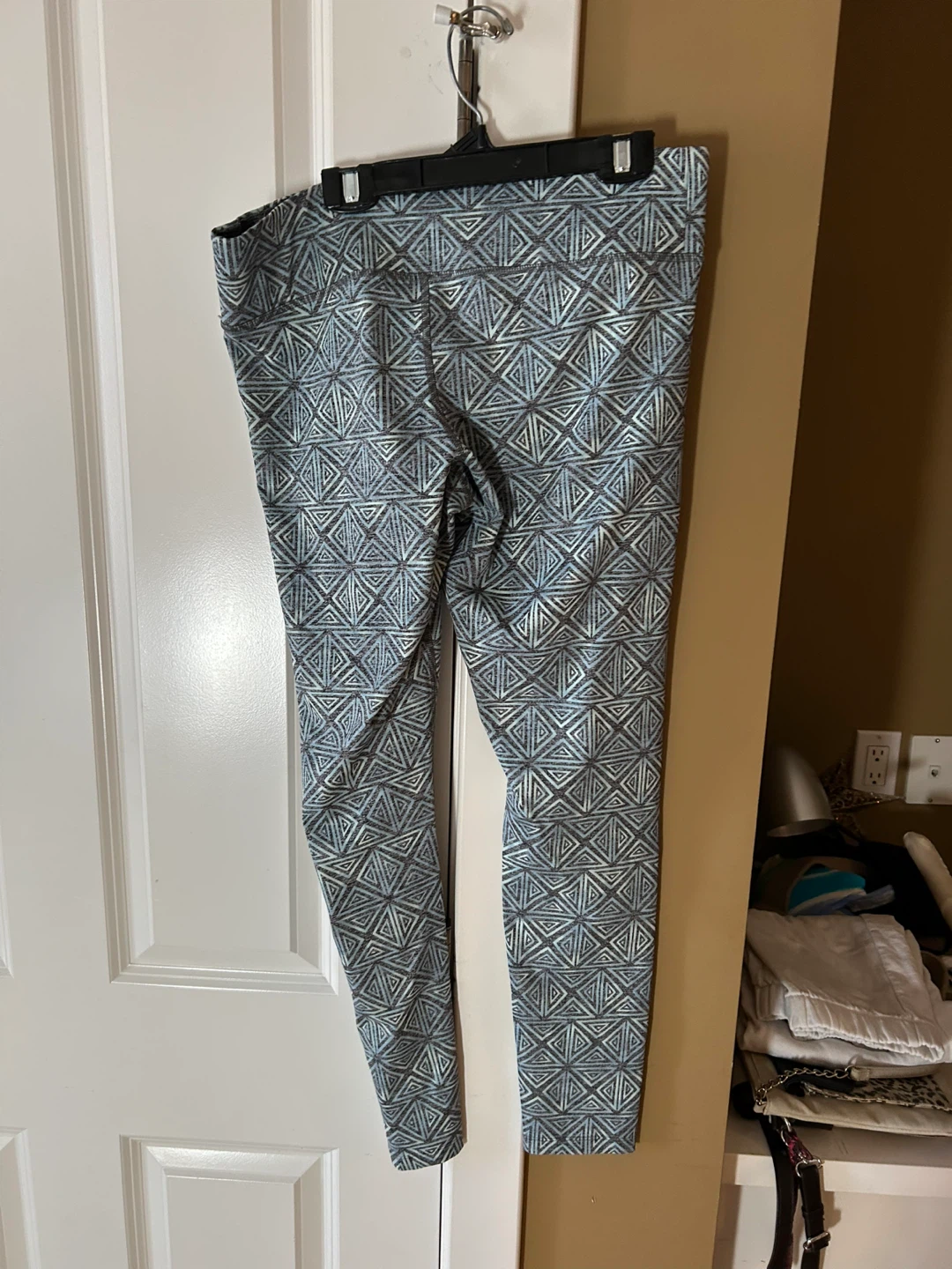 🥕PINK Yoga Leggings - Size M - photo 3