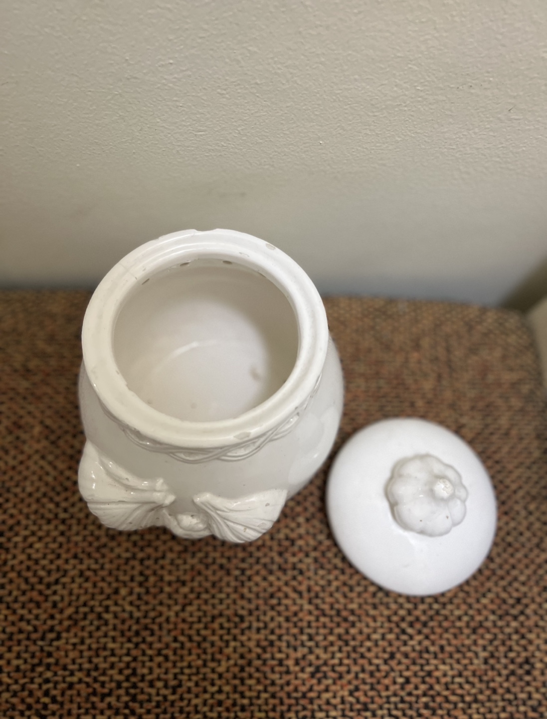 White Ceramic Garlic Keeper - photo 2