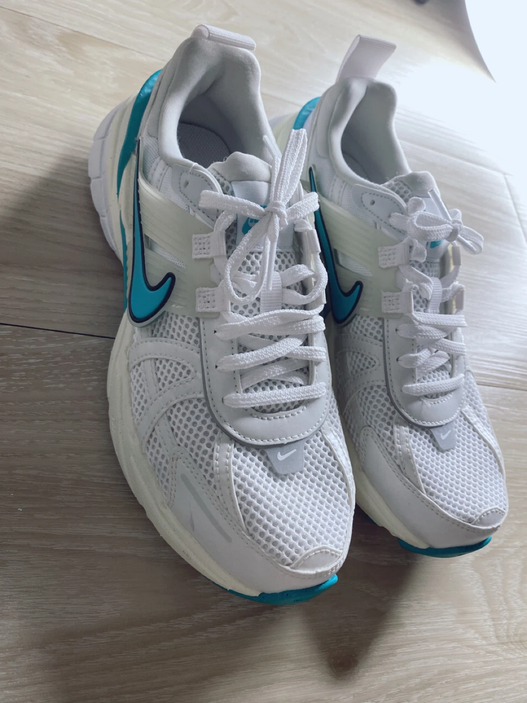 Nike V2K Run White/Teal, Women's Size 8